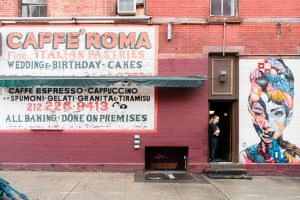 Serveuse à Little Italy, NYC